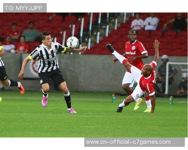 那不勒斯与贝尔格莱德的激烈对决揭示足球魅力与战术智慧的碰撞