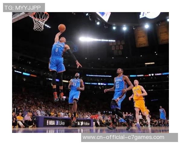 弹无虚发打爆开拓者!雷霆后场新星的前进起伏实在是太惊人了? 弹无虚发打爆开拓者!雷霆后场新星的前进起伏实在是太惊人了?